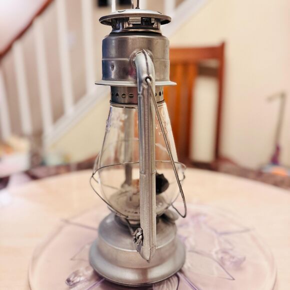 New Vintage W.T. Kirkman “Little Champ” No.1 C.B.Oil Lantern Metal Kerosene Lamp - Picture 12 of 15